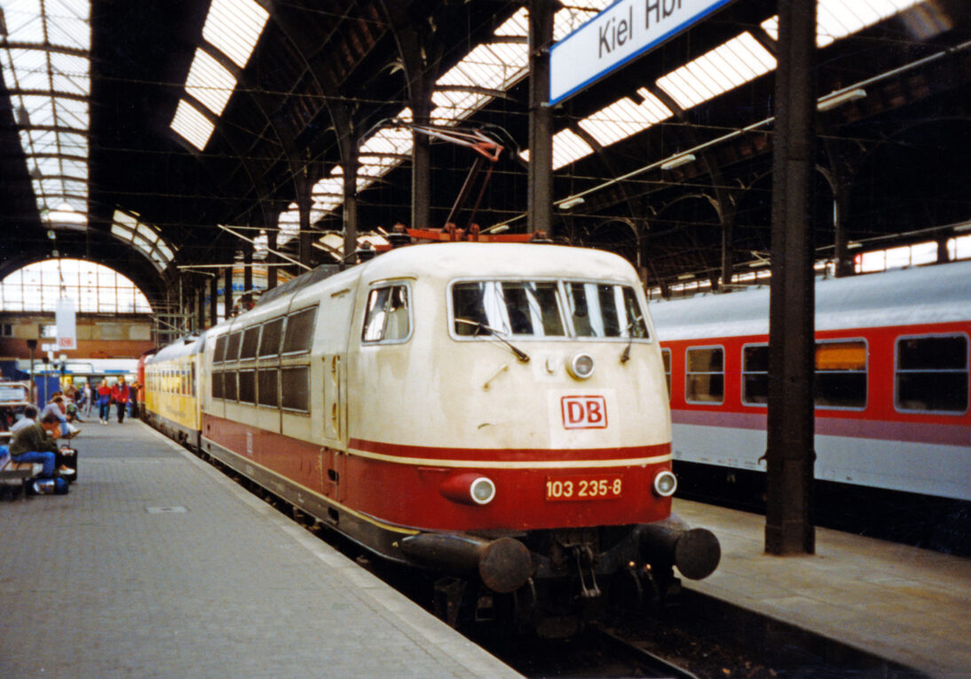 Messzug im Kieler Hauptbahnhof