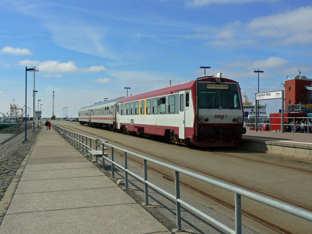 Seit dem 03. November 2025 fahren keine Kurswagen mehr zwischen Niebüll und Dagebüll Mole und zurück.